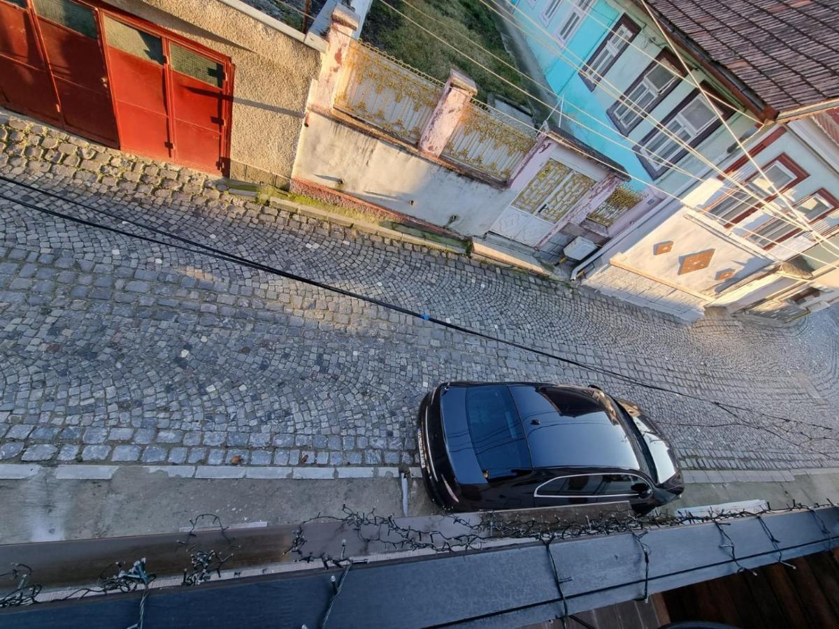 Casa Chiper - Attic Apartment With View Braşov Eksteriør billede