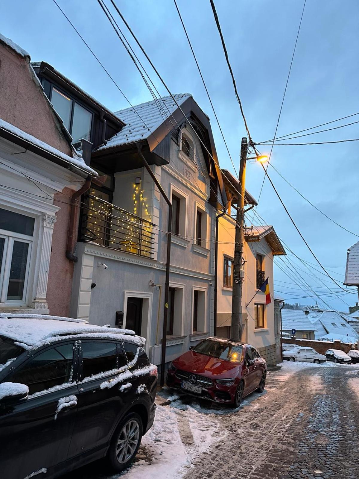 Casa Chiper - Attic Apartment With View Braşov Eksteriør billede