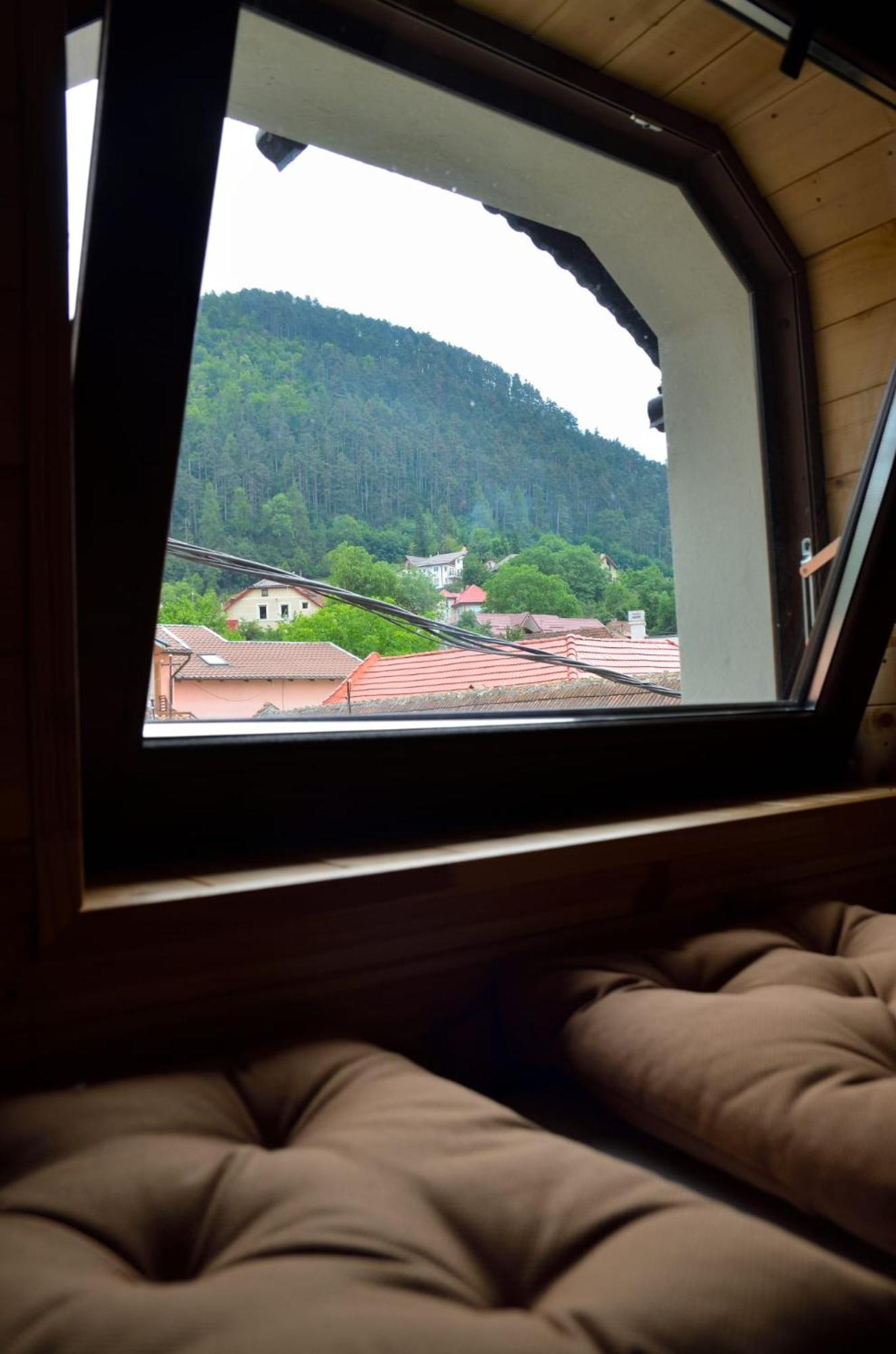 Casa Chiper - Attic Apartment With View Braşov Eksteriør billede