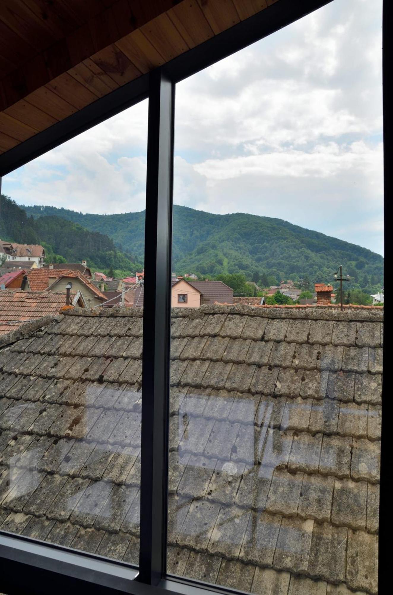Casa Chiper - Attic Apartment With View Braşov Eksteriør billede